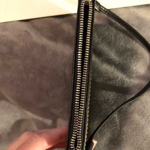 🌹Plain classic black leather wristlet from Coach - Picture 2 of 7